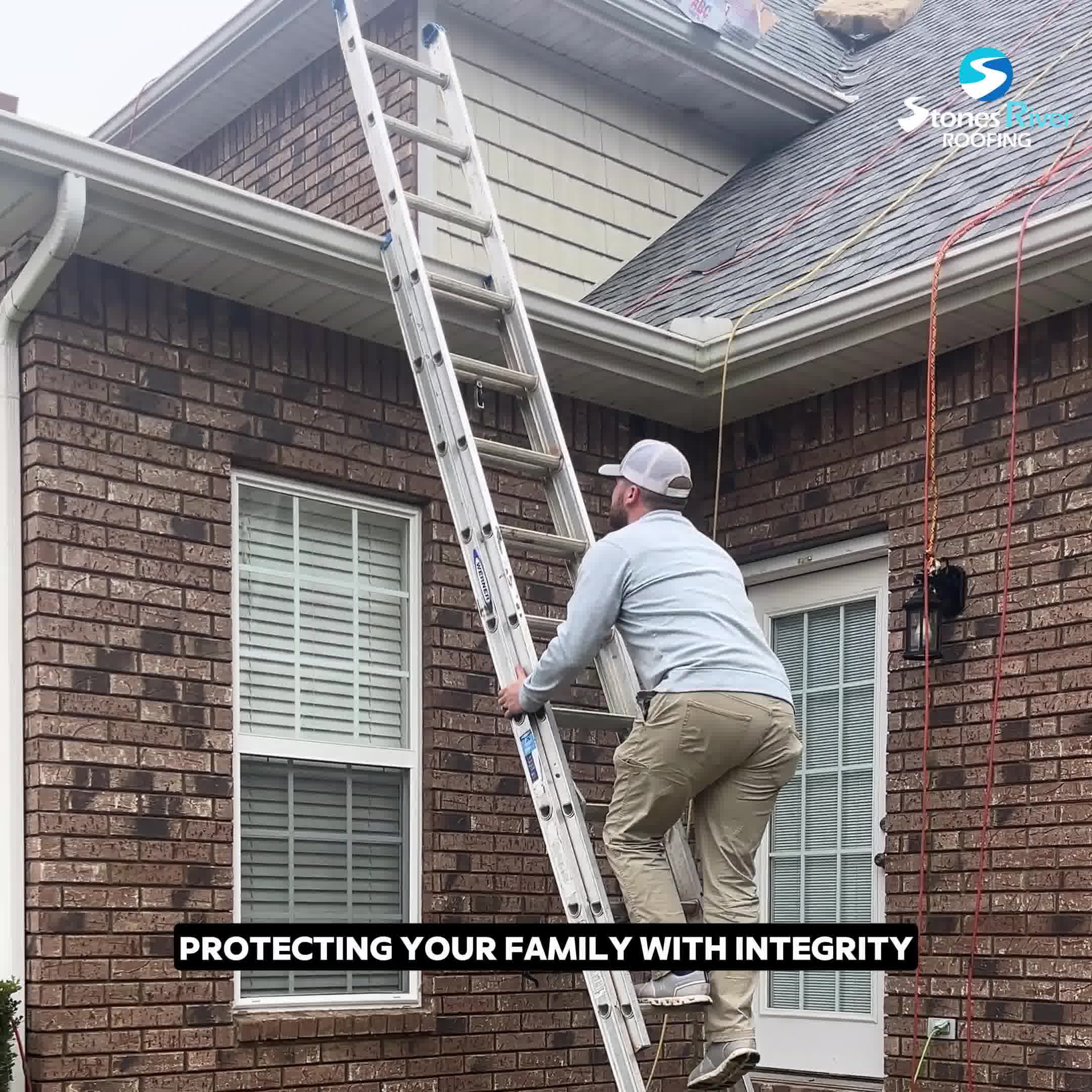 Roofing Facebook lead ad example: lifetime labor warranty differentiator from Stones River Roofing